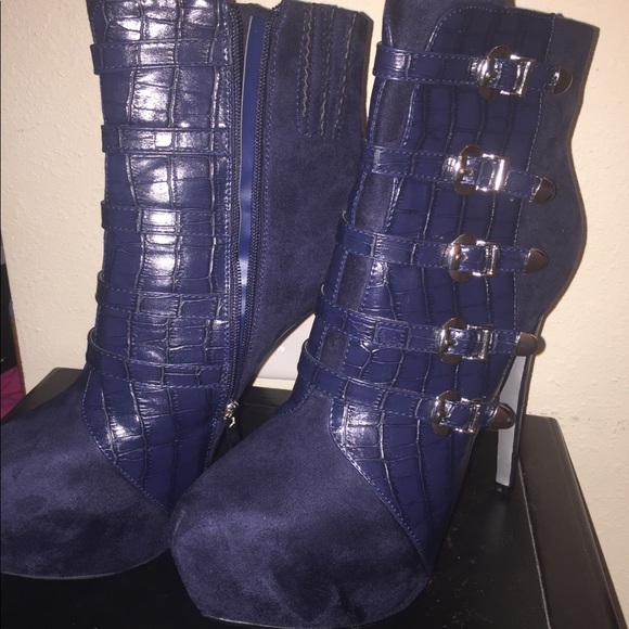 Blue heels - Picture 2 of 3